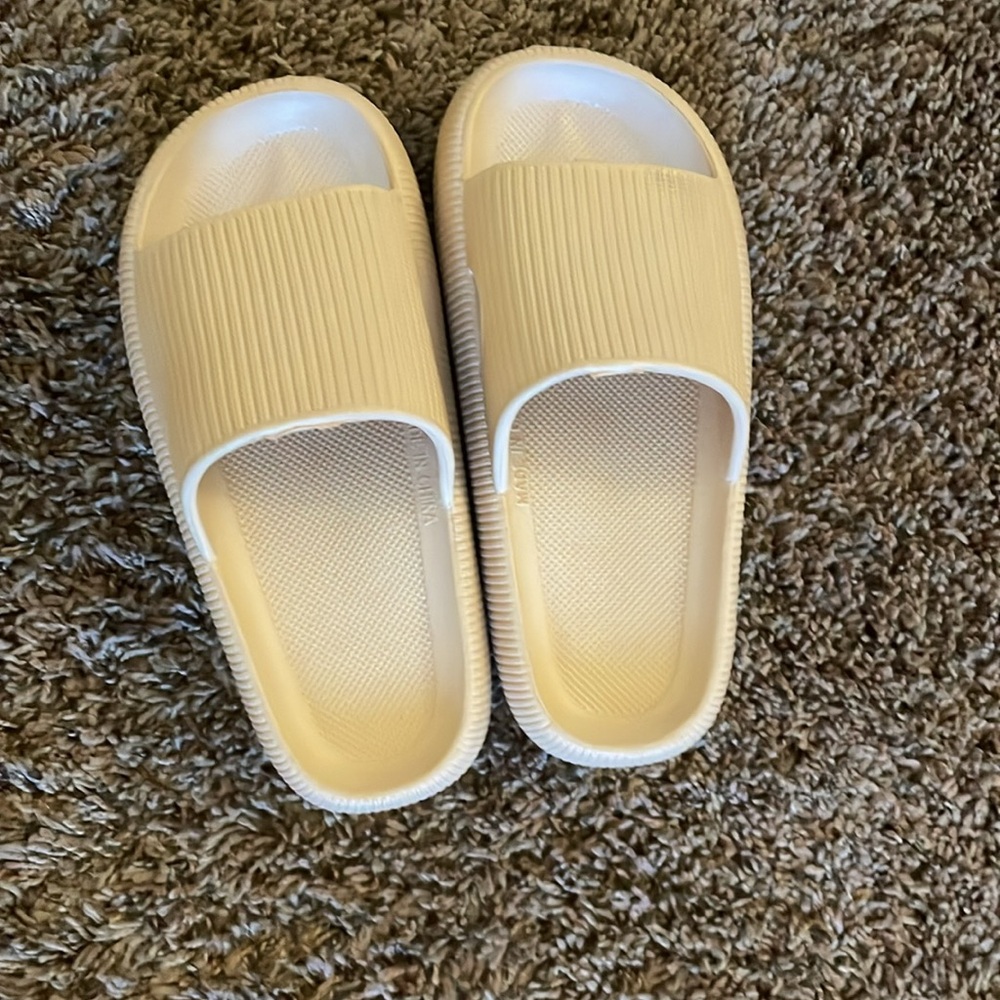 Cloudies slides size 6